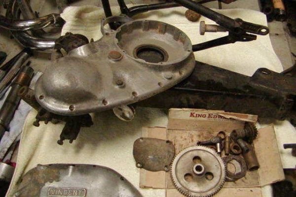 1951-Vincent-Rapide-more-parts