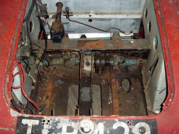 1957-berkeley-sa322-engine-bay
