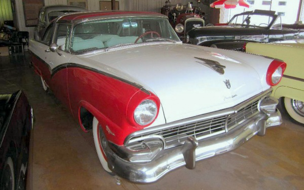 ron-hilens-antique-classic-cars-showroom-2